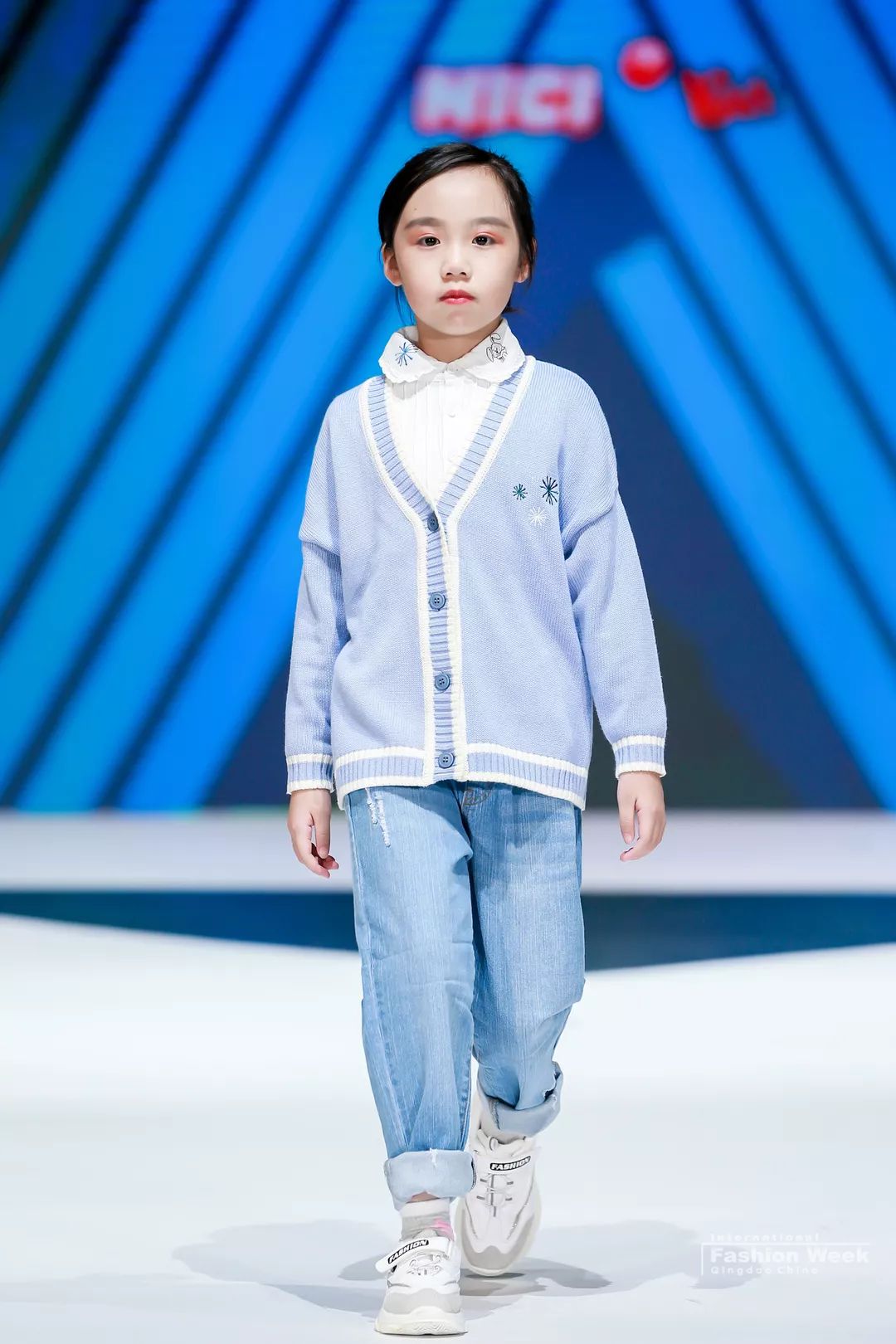 潮童星亮相青岛国际时装周即墨专场秀!_童装