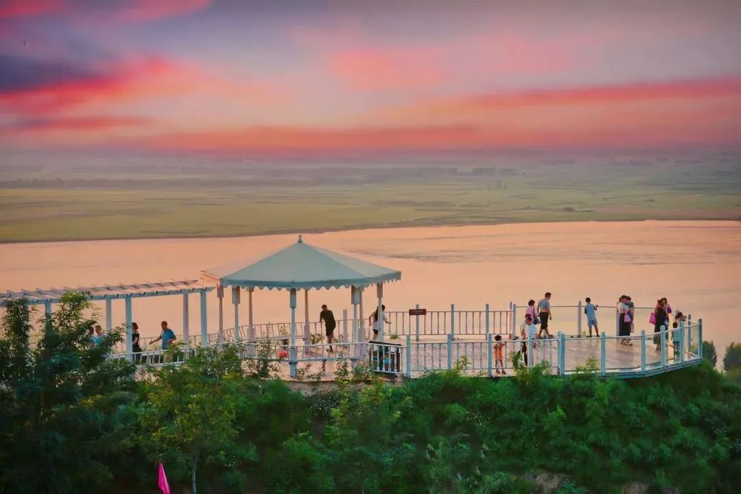 仅199元1大1小黄河观景栈道玻璃桥攀岩网一票畅玩黄河塬休闲旅游区