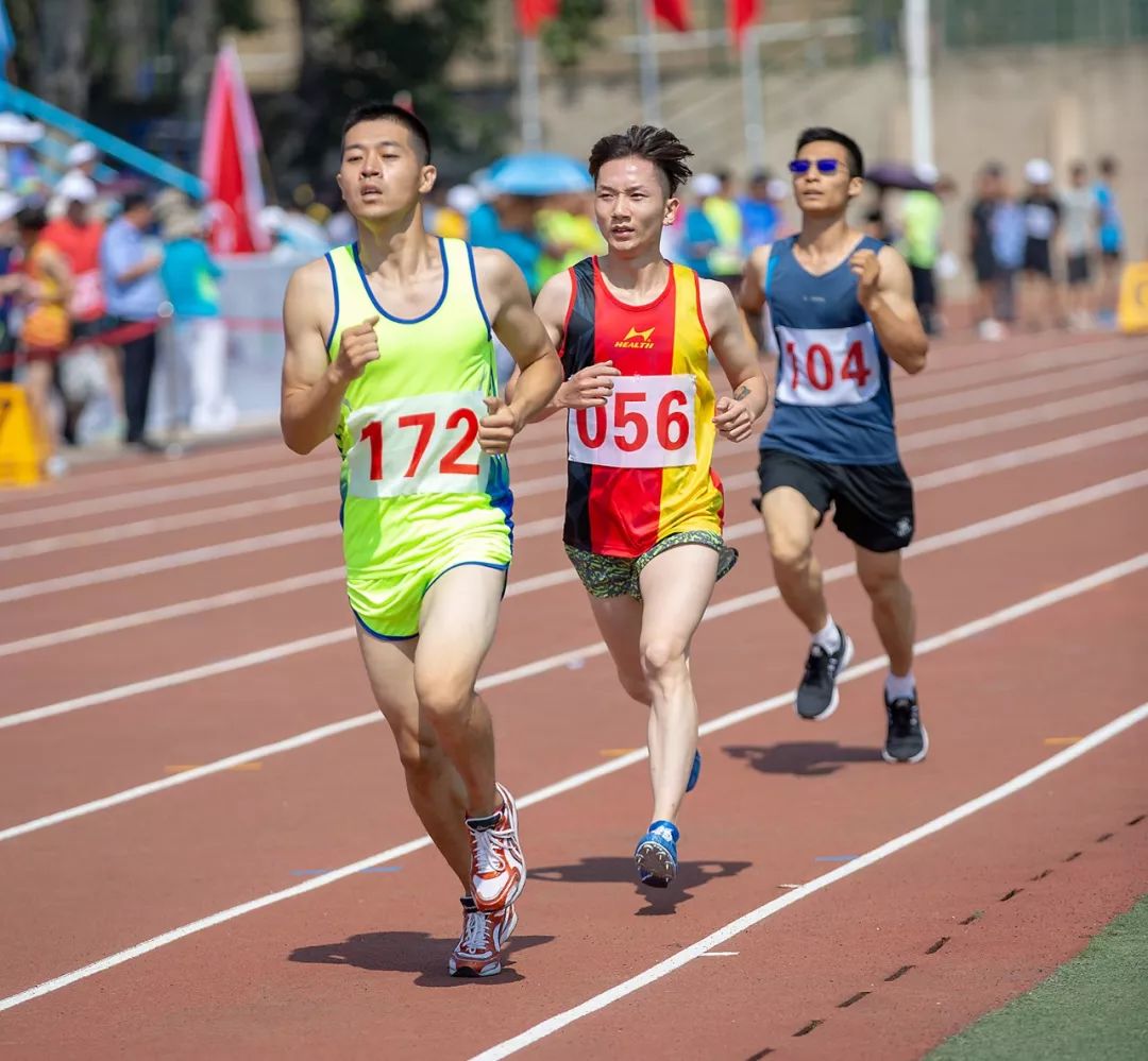 100张照片带你回味运动会的精彩瞬间