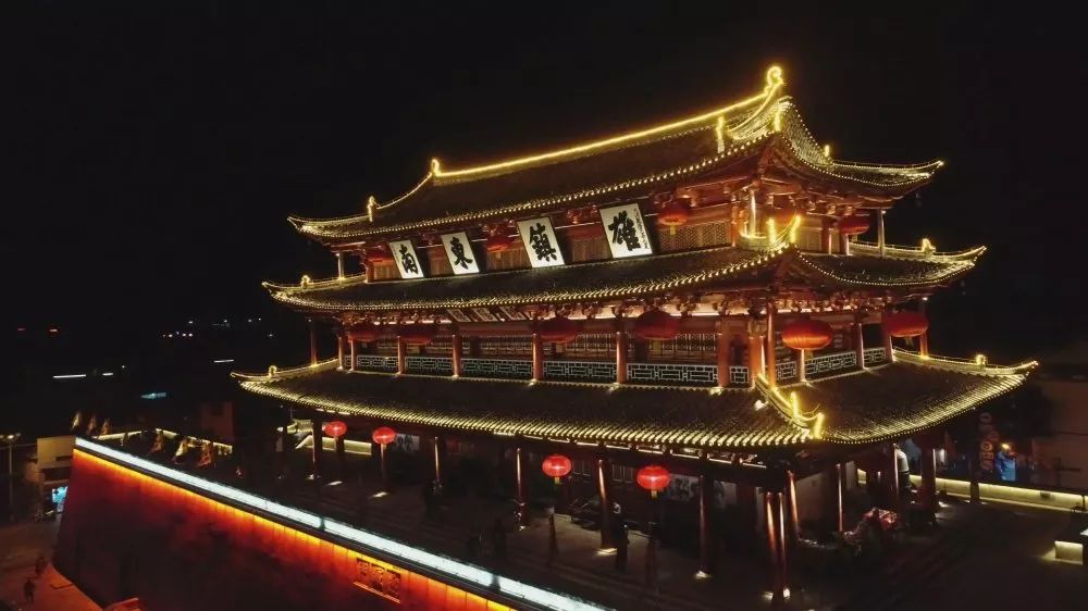 是候鸟栖息的燕子洞?还是美轮美奂的五龙湖?是雄伟壮观的东门楼?