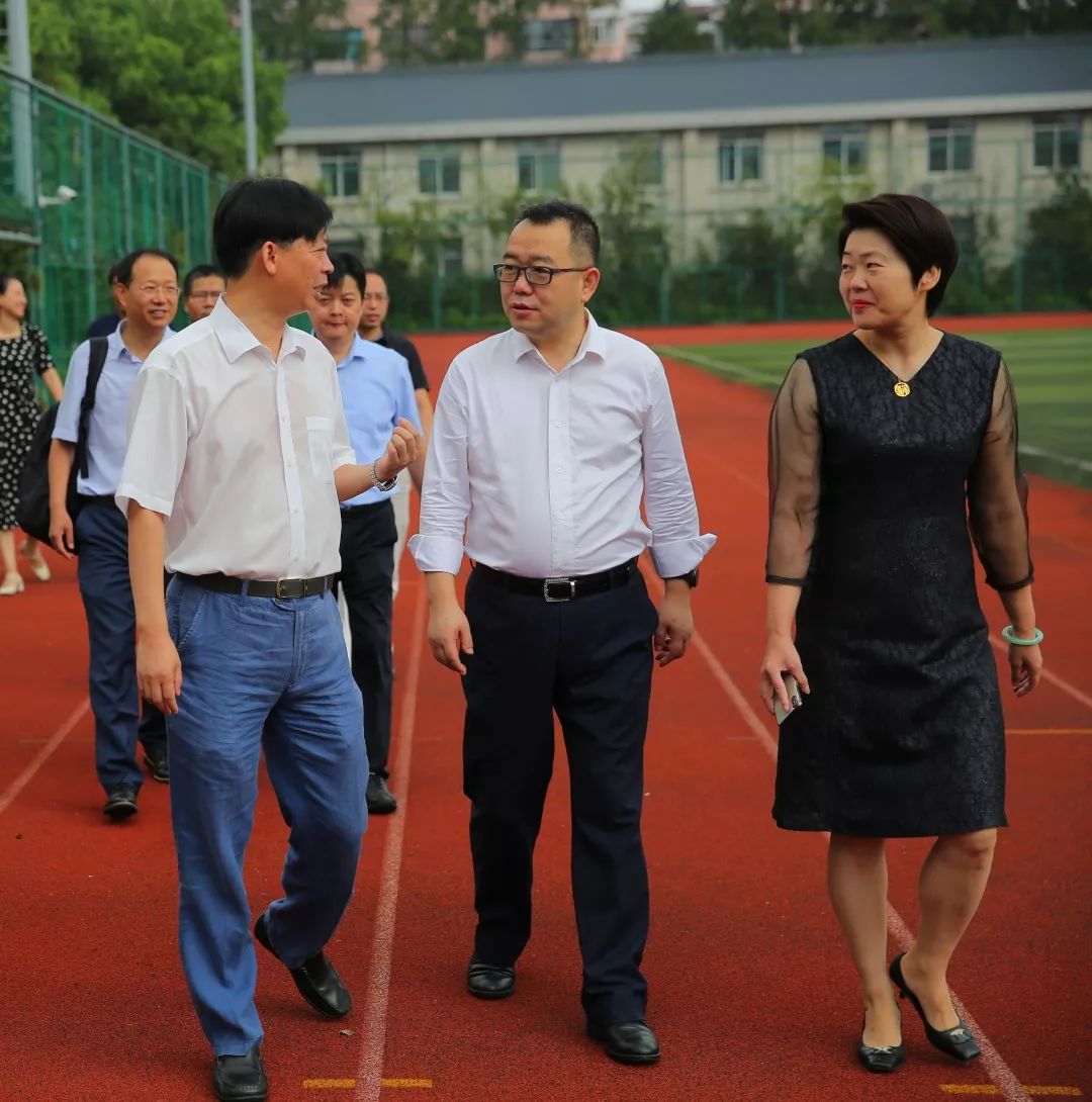 上海市教委副主任李永智调研吴淞中学