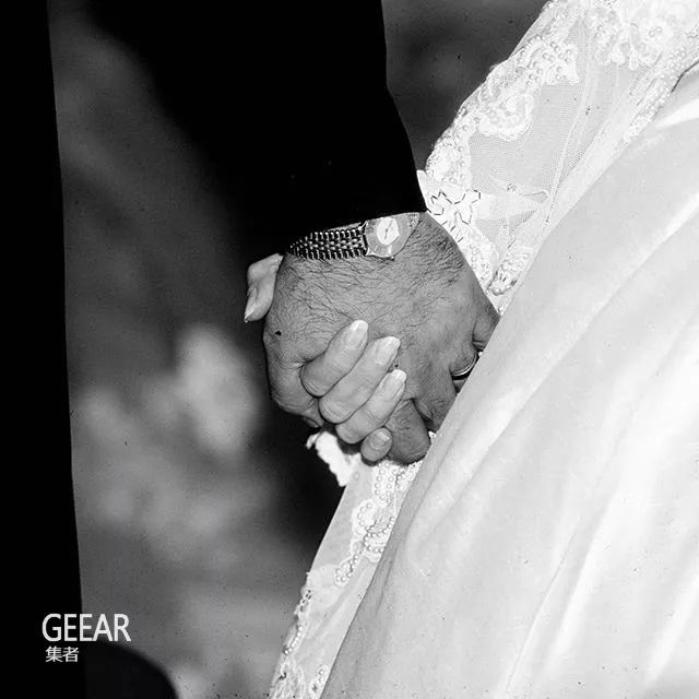 尽管穿得漂亮,性感,每一则新闻又或是celine dion的ins下总是有许多