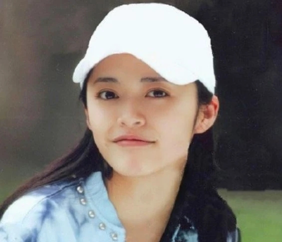 原创姚晨错过20年同学会深感自责集体照都不再年轻却唯独她还很美