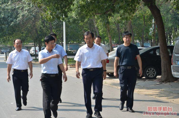 阳信县委书记栾兴刚心系教育教师节前夕到二中调研