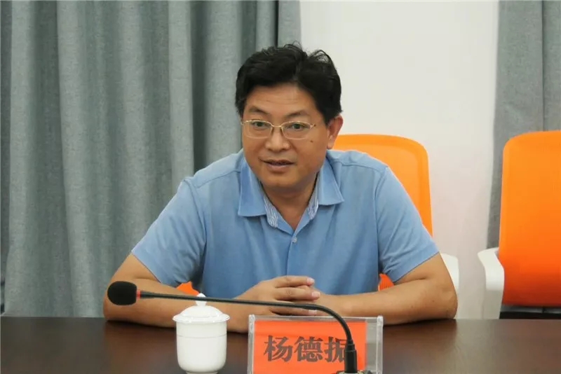 杨德振与玉屏优秀教师代表座谈