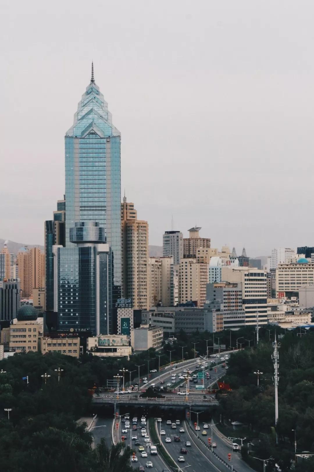 在建筑中跨越视觉发现乌鲁木齐的城市信息