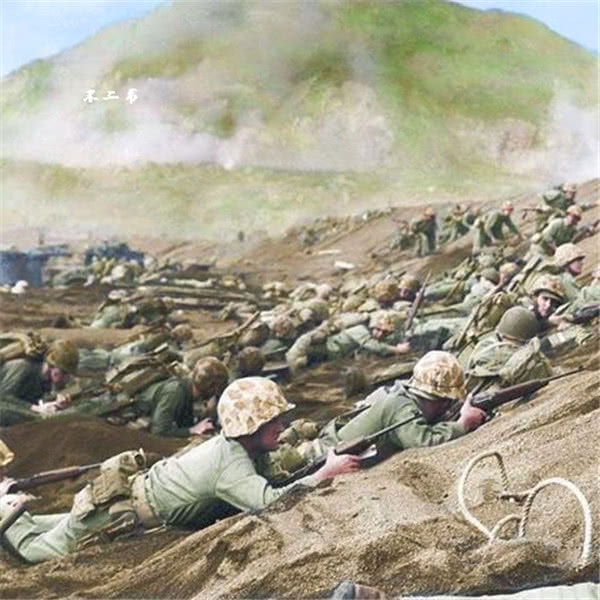 直击真实的太平洋战争现场镜头下的战火硝烟满地弹坑见证惨烈