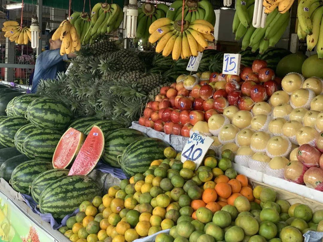 作为一个低生活消费水平的热带国度,普吉岛简直是水果爱好者的天堂.