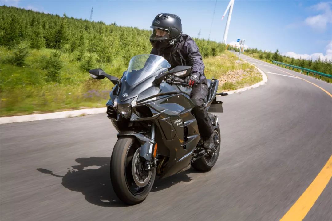车评顶级车款的魅力川崎h2sx和versys1000带你体验不一样的旅行