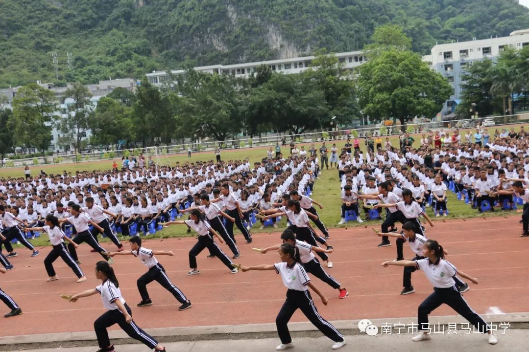 马山金伦中学图片