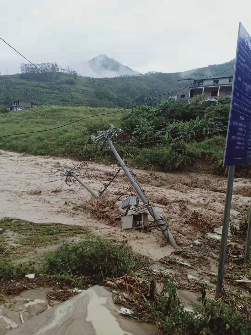 南方電網貴州興義冊亨供電局迅速行動鏖戰暴雨攻堅克難確保供電