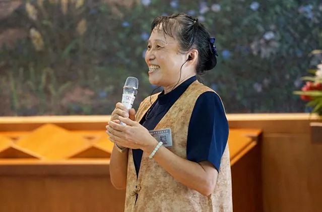 医疗志工苏淑慧师姐张立群老师从7年前建院起就在门诊部工作,坚枢多