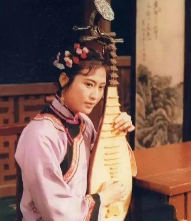 94版《三国演义》中许娣饰演的甘夫人刘备的偏房太太,皮肤甚好,据说