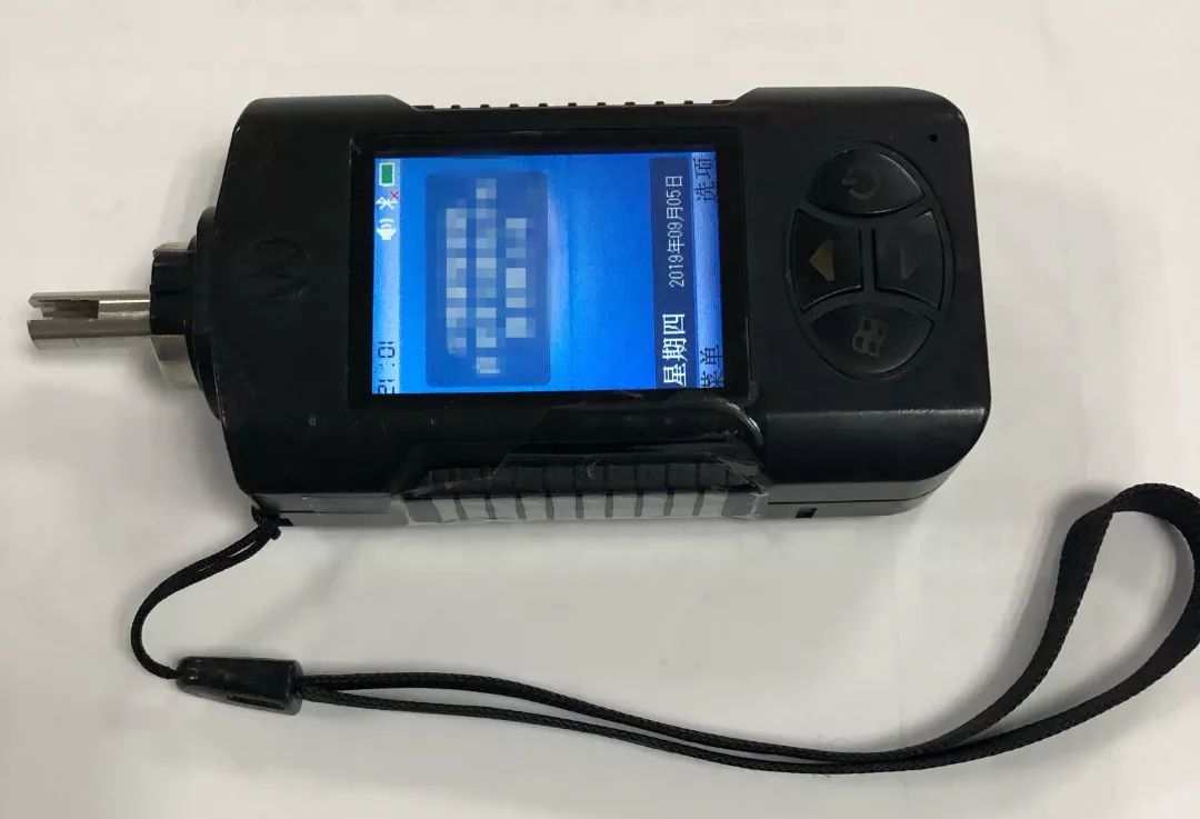 在进行接触网断送电之前,需要在钥匙里导入正确的操作指令,在作业中