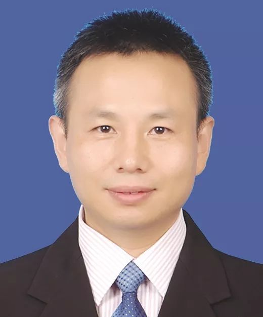 胡江平光电科学与工程学院 郑永豪电子科学与工程学院 张万里电子科学