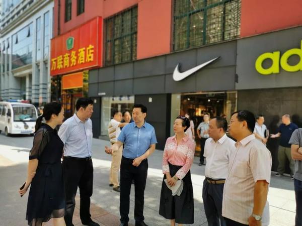 宋惠勤副特派员,黄谋宏副厅长在江汉区李湛区长,赫敏副区长,区建设局