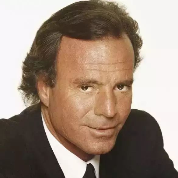 《拥抱我 》-胡里奥·伊格莱西亚斯3.