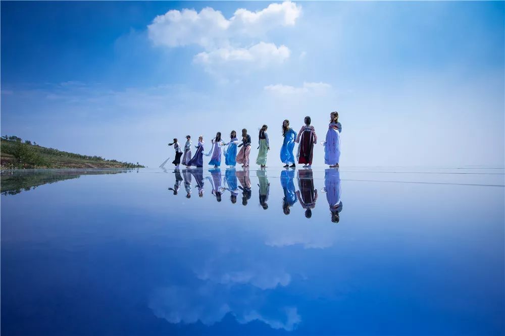 哇好美新密伏羲山又添网红打卡地天空之镜天梯一箭穿心