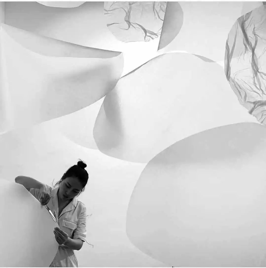 中国丝绸飘扬在塞纳河畔万事利丝绸用艺术让生活更加美好