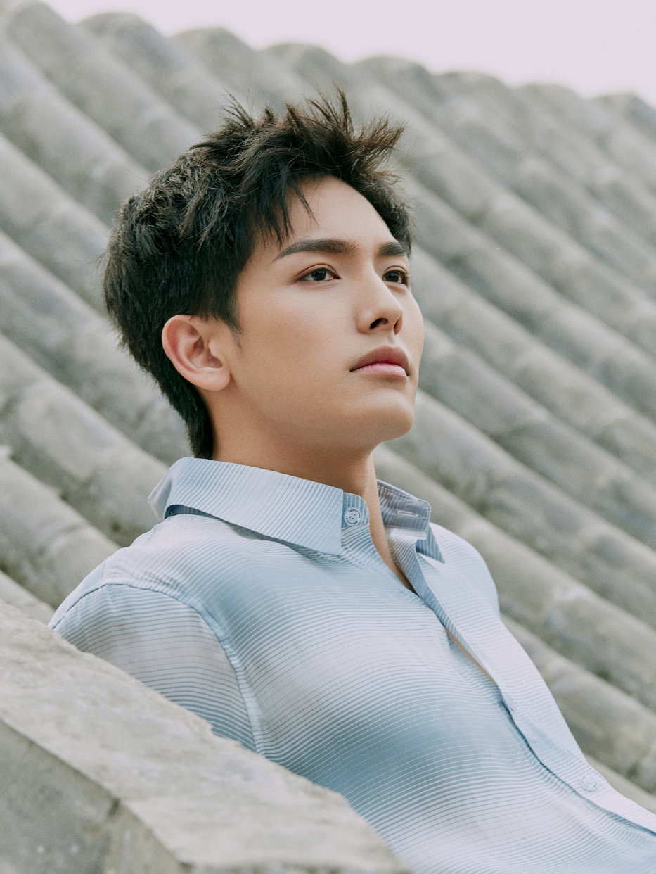 听说王以纶给制服控送福利了