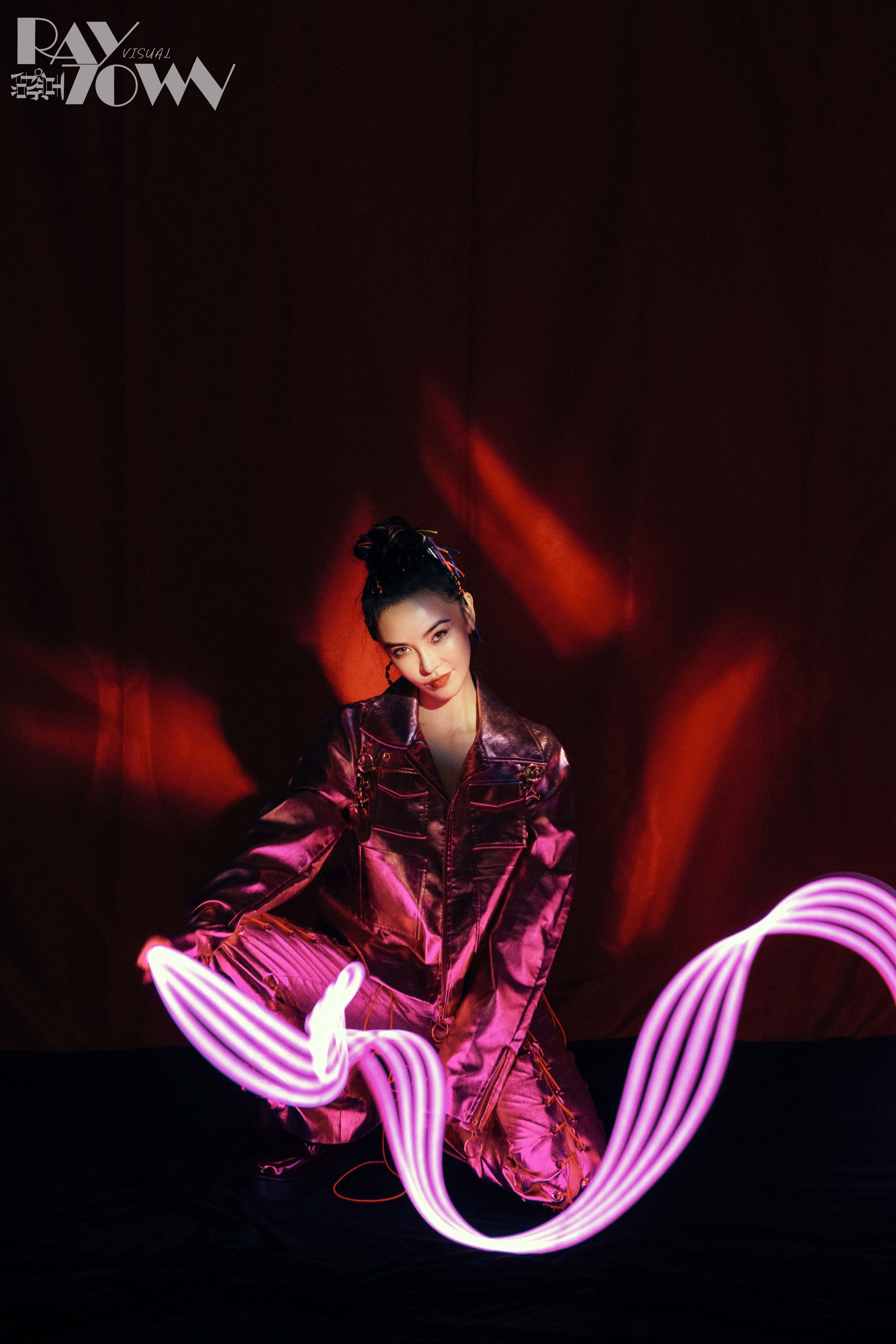 李方丁丁丁raytown写真上线目光流转展现多种时尚潮流