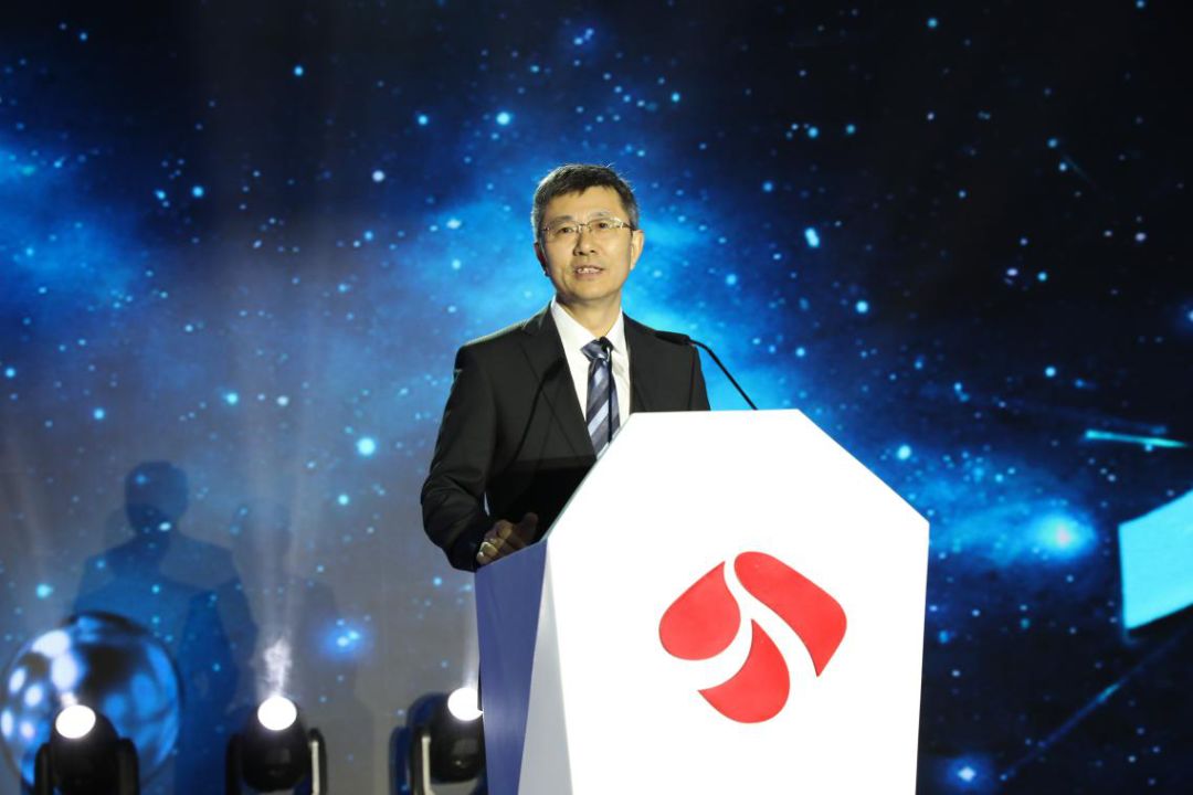 江苏省广播电视总台党委书记,台长,集团董事长卜宇上台致辞.