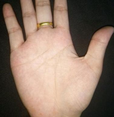 所以你离婚的几率还是很大的,所以你的命理基本上是鱼和熊掌不可兼得