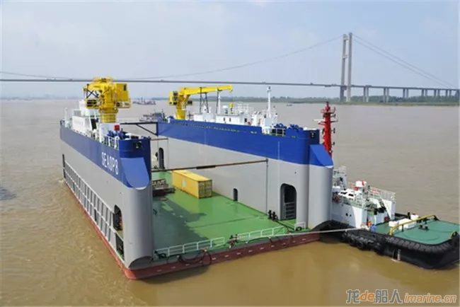 镇江船厂1200吨浮船坞完工出厂