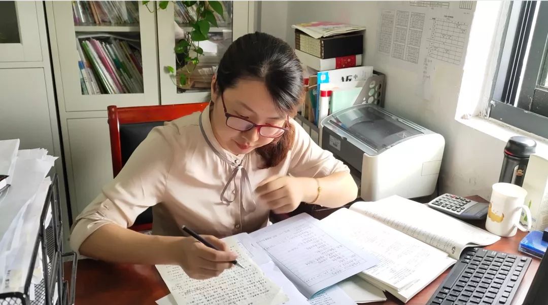 塘栖第三中学 王金金她刻苦钻研教学,充分利用互联网挖掘学科最新动态