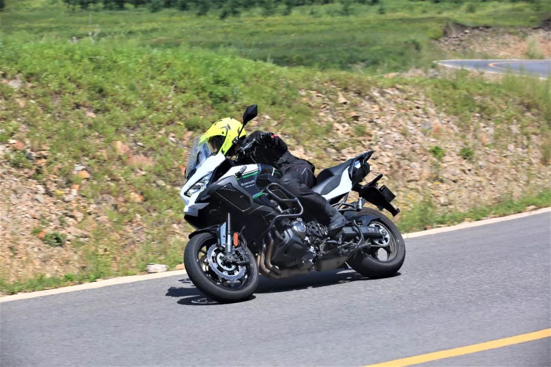 车评顶级车款的魅力川崎h2sx和versys1000带你体验不一样的旅行