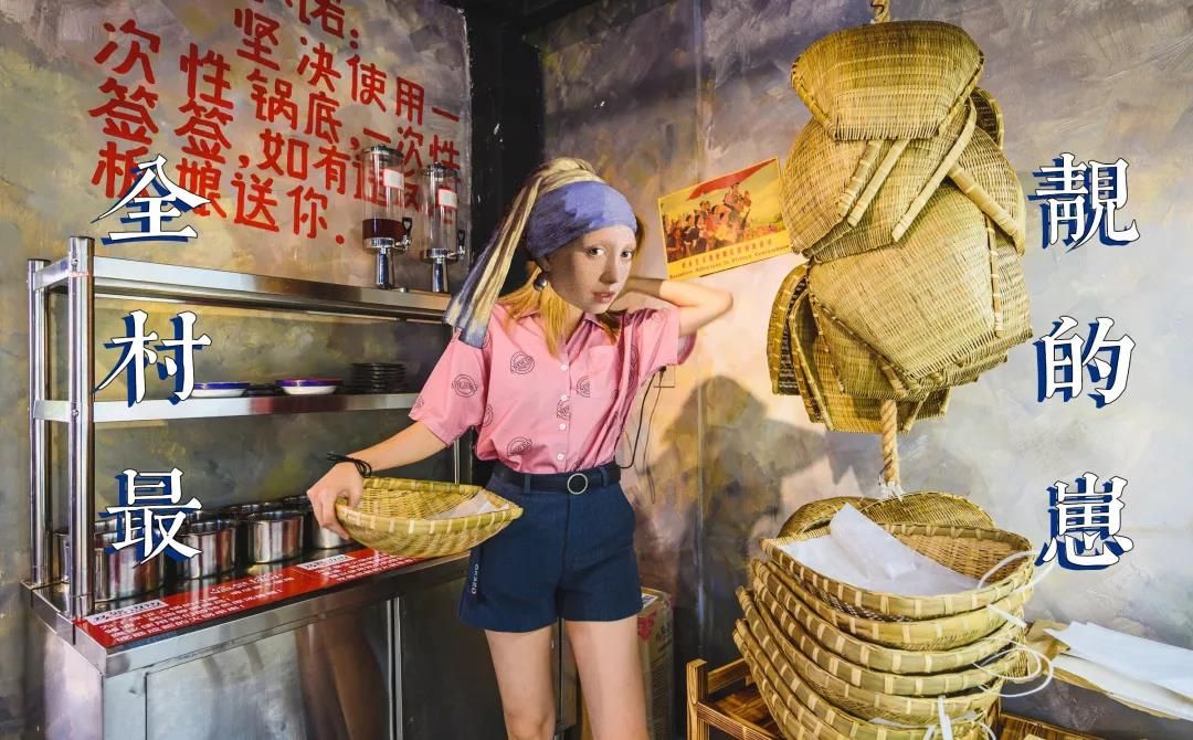 成都排队王"马路边边麻辣烫带你一秒穿越80年代!_白钟元