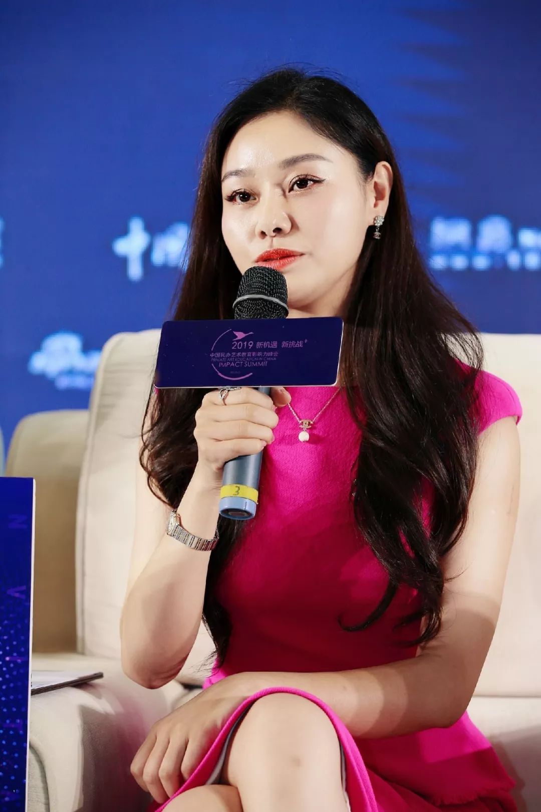 潮童星获得2019中国民办艺术教育影响力领军企业荣誉称号_赵夏