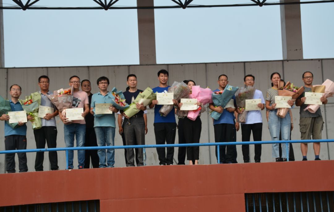 升旗仪式庆祝节日表彰先进涿州中学举行庆祝教师节暨表彰活动