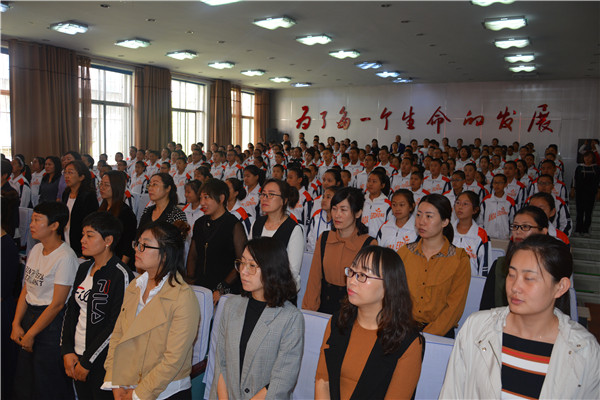 黑龙江安达弘宇爱心服务站走进二中开展孝亲尊师积累德土活动
