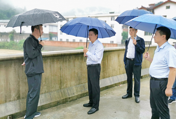 区长曹俊强督导检查防汛工作