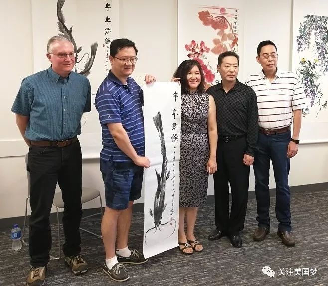 映日荷花别样红–国画大师邓白跃进圣路易斯画展