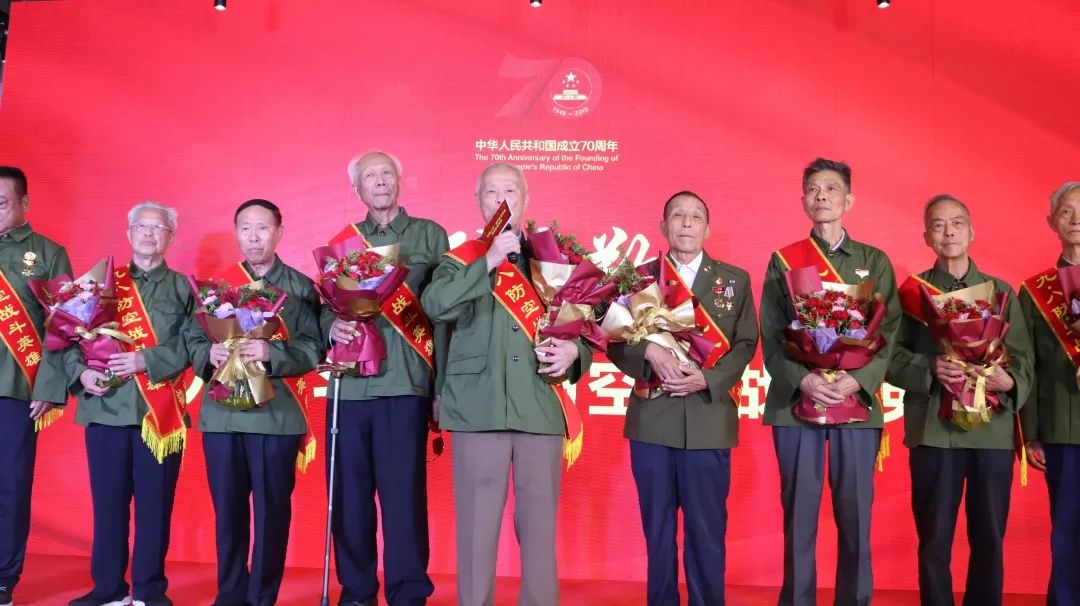 张晓林教授宣读贺电拾种下英雄树,双拥树,将军树种下红色基因种下传承