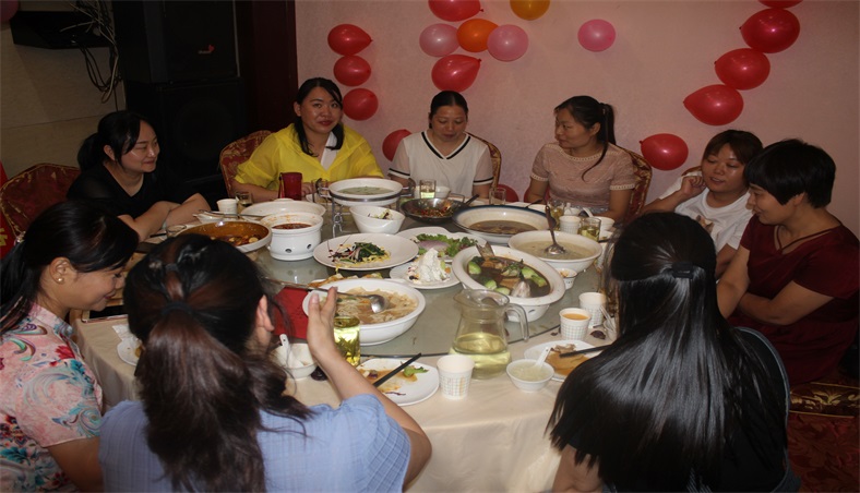 河南成向公司直营店举行盛大暑假庆功宴