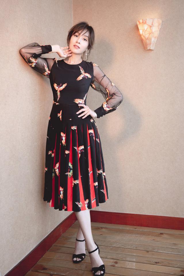 新晋港姐冠军被批长相太一般,45岁最美亚姐杨恭如才可称神仙颜值