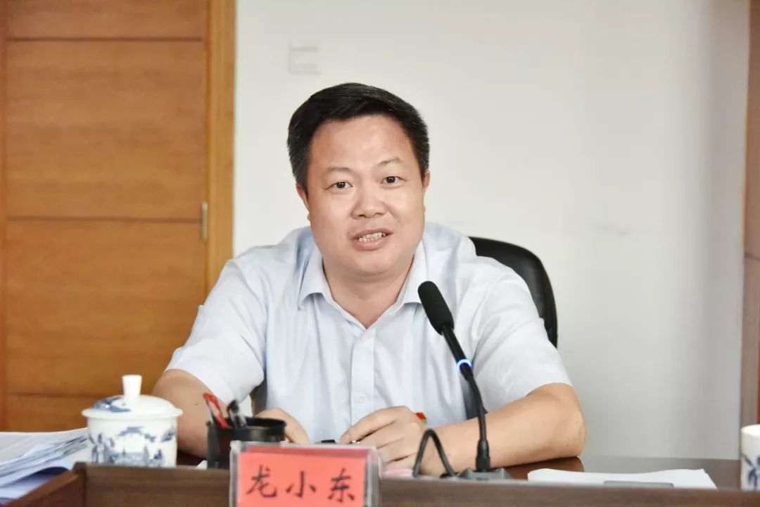 龙小东指出,要加大力度,提升高度,全力打好教育翻身仗.