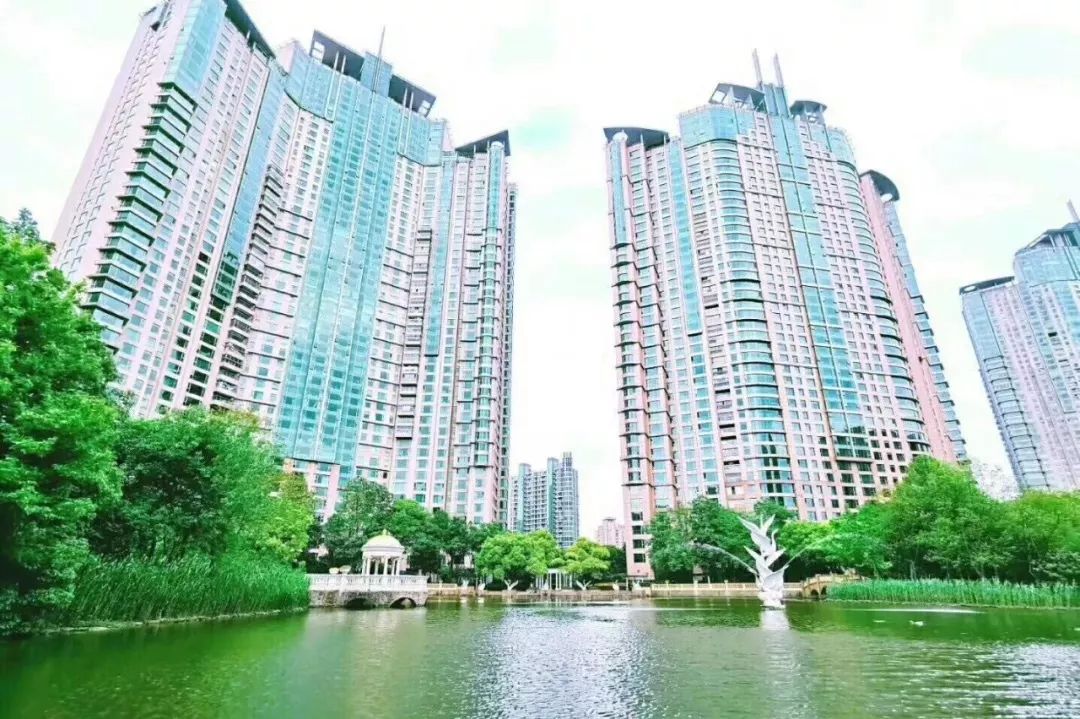 亚洲第一高楼|陆家嘴 「世茂滨江花园」1房 | 全解析(附在售笋盘)