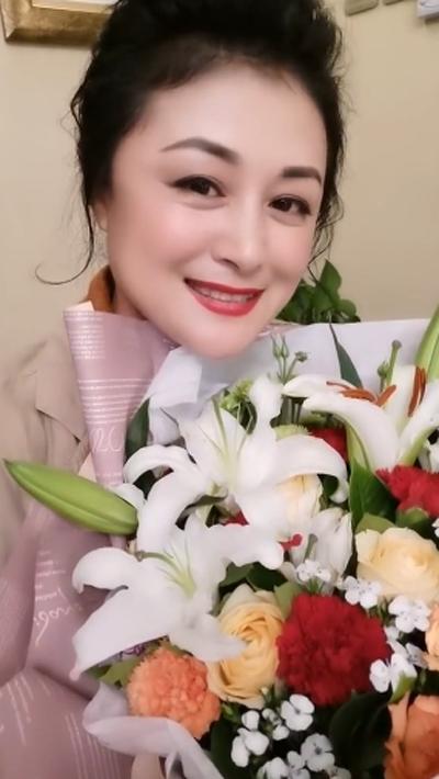 《鄉村愛情》謝大腳祝教師節快樂,48歲她皮膚好比劇中年輕太多_於月仙