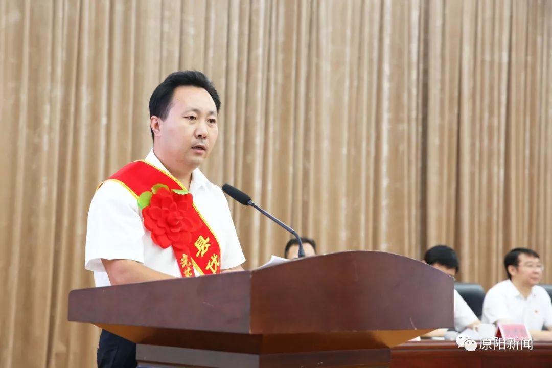 代表县委,县政府向全体教育工作者致以了节日的问候县委副书记李继游