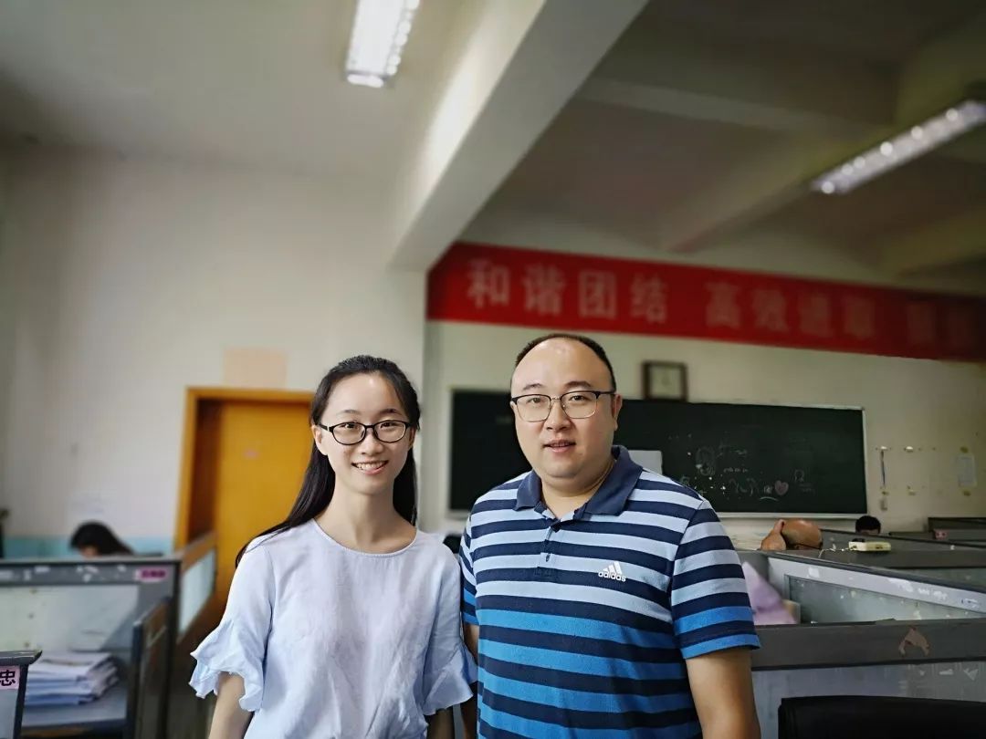 米南笛老师和班主任陈勇老师光阴流转,师恩难忘,学生们也有千言万语