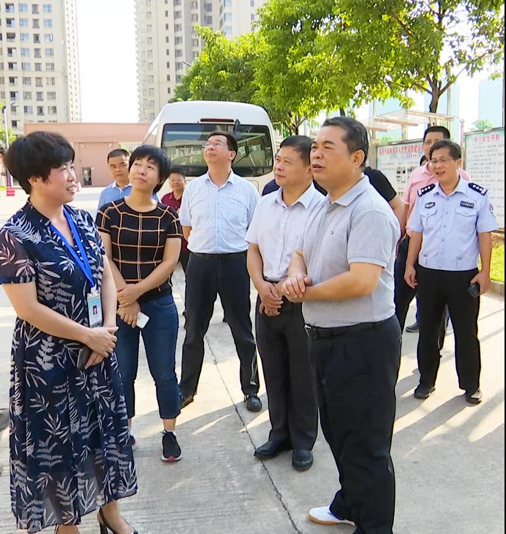 邓卓文率队督查指导创文工作