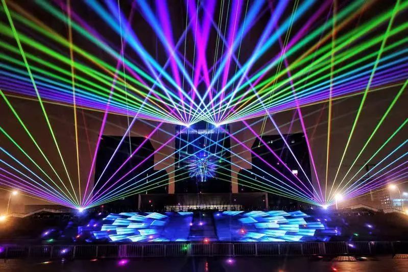 浑南区炫彩激光秀在创新天地上演_沈阳