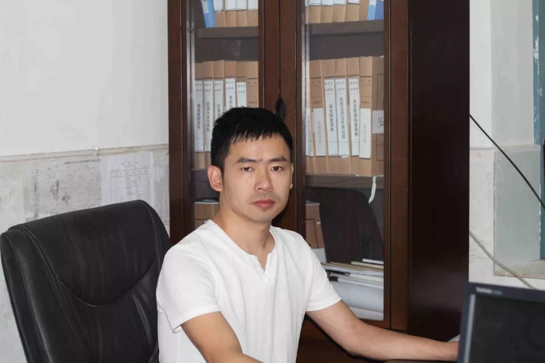 南部县谢河镇九年一贯制学校文志勇 四川省西充中学赵虹杰 四川省西充