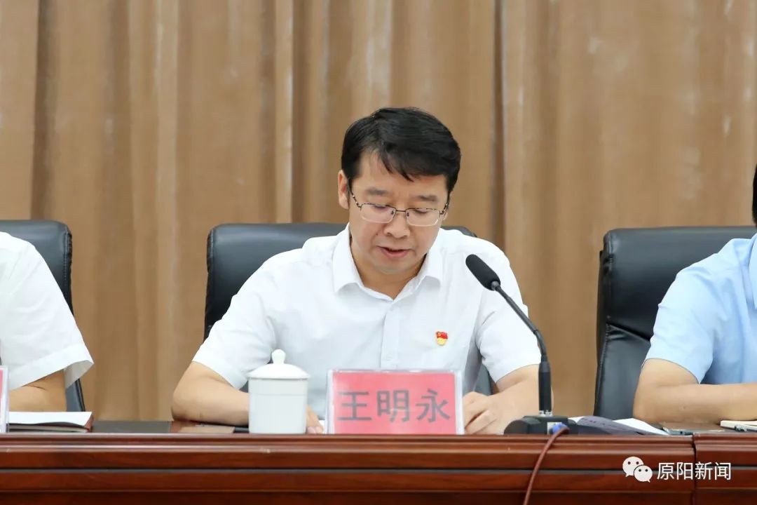 代表县委,县政府向全体教育工作者致以了节日的问候县委副书记李继游