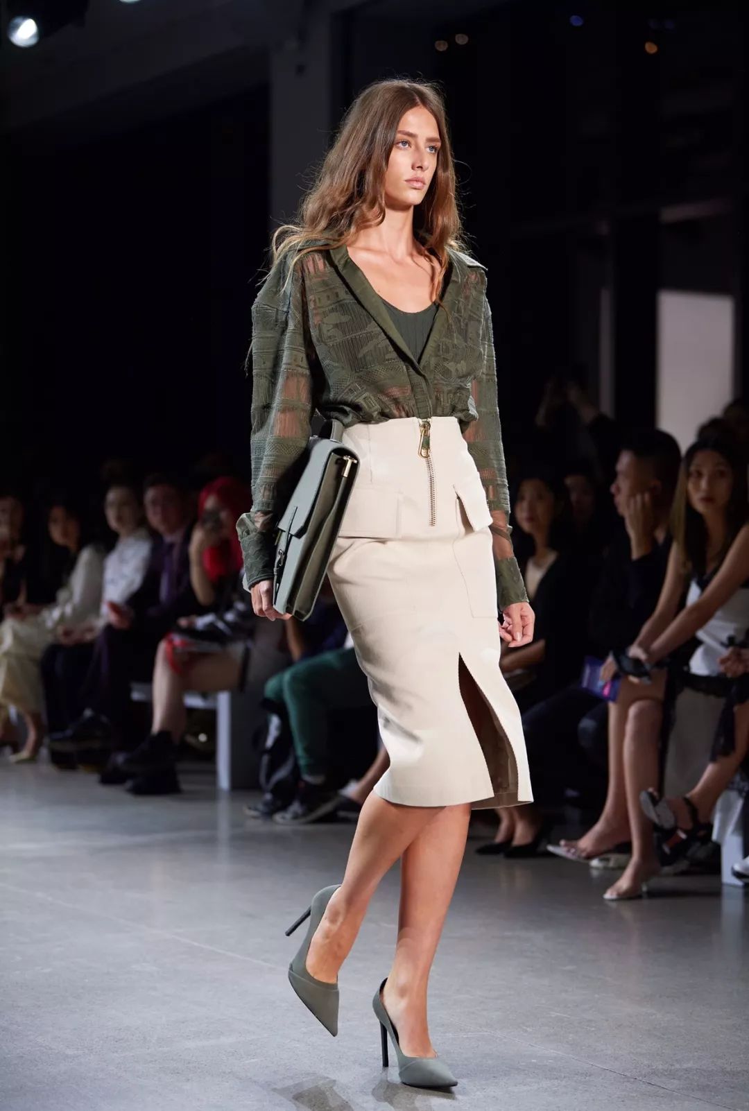 lily商务时装2020纽约春夏发布秀 多维诠释中国新女性形象