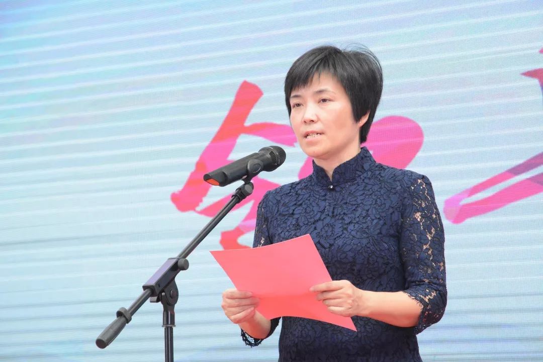 虹桥镇副镇长蔡静怡围绕健康镇的建设试点工作做了主题发言.活动中